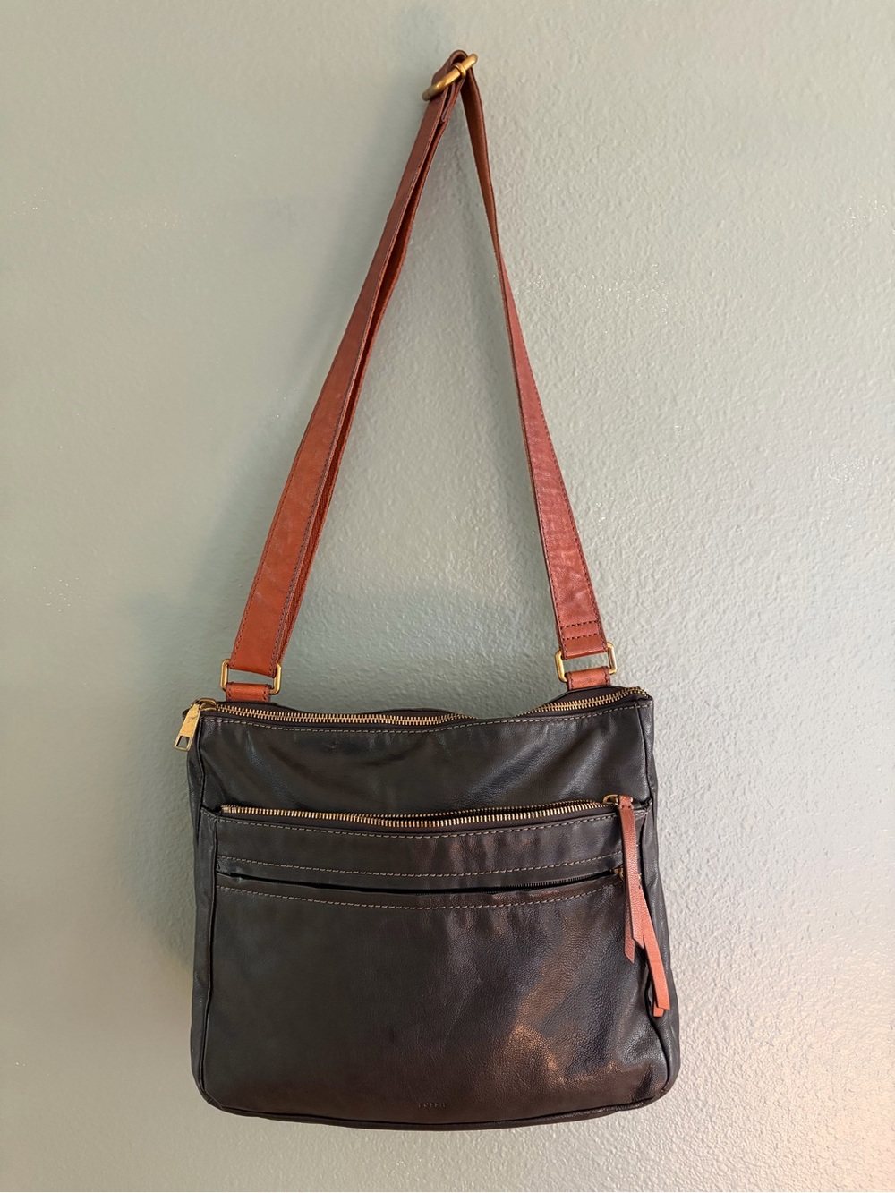 Fossil Black Leather Crossbody Bag with Brown Strap
